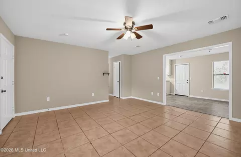 Living - 223 One Park Pl, Jackson, MS 39212 photo 3 of 4