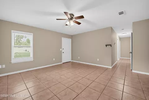 Living - 223 One Park Pl, Jackson, MS 39212 photo 2 of 4