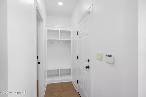 Entry Way - 4656 E Dublin Cir, Olive Branch, MS 38654 photo 9 of 9