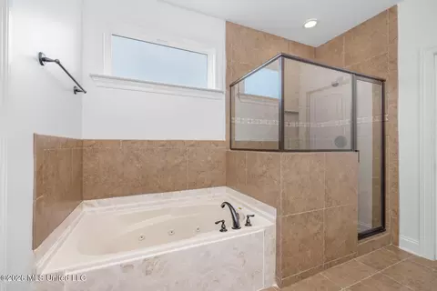 Bath - 4656 E Dublin Cir, Olive Branch, MS 38654 photo 1 of 2