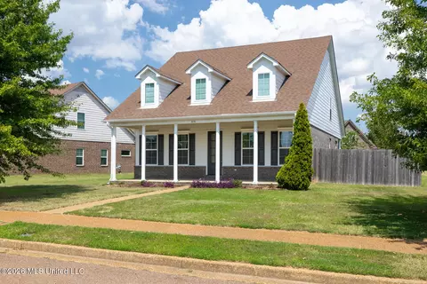 Exterior - 4656 E Dublin Cir, Olive Branch, MS 38654 photo 2 of 6