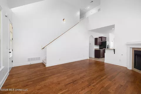 Living - 4656 E Dublin Cir, Olive Branch, MS 38654 photo 2 of 3