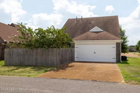 Exterior - 4656 E Dublin Cir, Olive Branch, MS 38654 photo 6 of 6