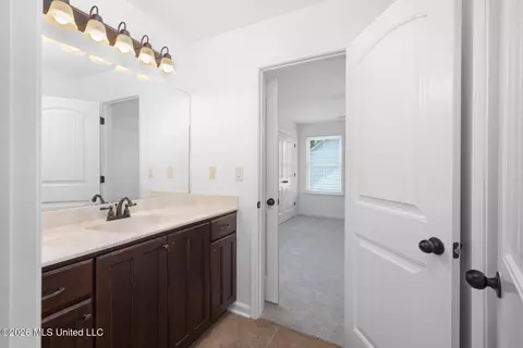 Entry Way - 4656 E Dublin Cir, Olive Branch, MS 38654 photo 7 of 9