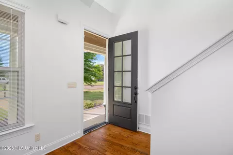 Entry Way - 4656 E Dublin Cir, Olive Branch, MS 38654 photo 1 of 9