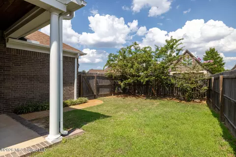 Exterior - 4656 E Dublin Cir, Olive Branch, MS 38654 photo 4 of 6