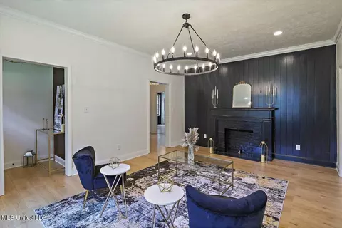 Living - 4017 Pine Hill Dr, Jackson, MS 39206 photo 2 of 4