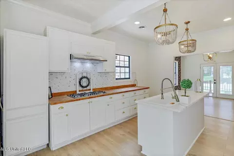 Kitchen - 4017 Pine Hill Dr, Jackson, MS 39206 photo 3 of 4