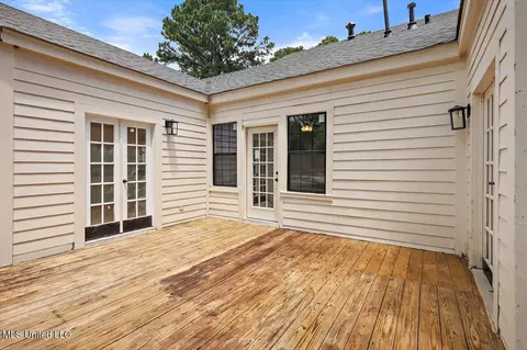 Exterior - 4017 Pine Hill Dr, Jackson, MS 39206 photo 5 of 7