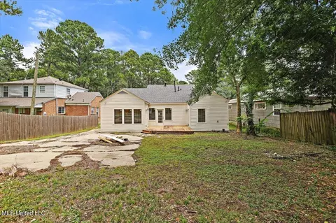 Exterior - 4017 Pine Hill Dr, Jackson, MS 39206 photo 6 of 7