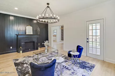 Living - 4017 Pine Hill Dr, Jackson, MS 39206 photo 1 of 4