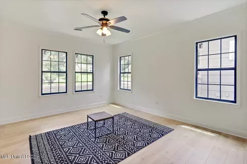 Living - 4017 Pine Hill Dr, Jackson, MS 39206 photo 4 of 4