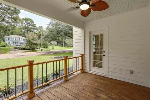 Exterior - 4017 Pine Hill Dr, Jackson, MS 39206 photo 4 of 7