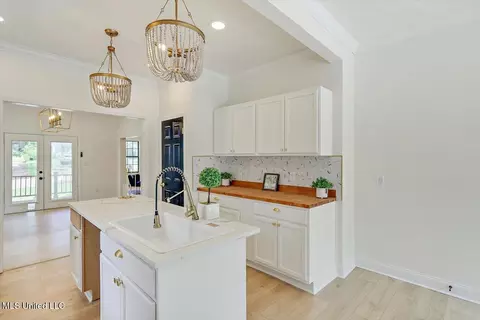 Kitchen - 4017 Pine Hill Dr, Jackson, MS 39206 photo 2 of 4
