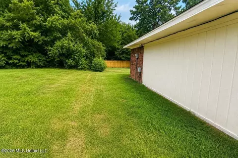 Exterior - 2056 Monaco St, Jackson, MS 39204 photo 3 of 4