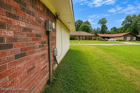 Exterior - 2056 Monaco St, Jackson, MS 39204 photo 2 of 4