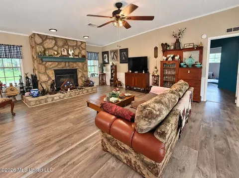 Living - 143 Pre Eddy Rd # A, Lucedale, MS 39452 photo 2 of 5