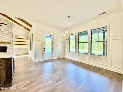 Dining - 324 Oakworth Dr, Hernando, MS 38632 photo 7 of 8