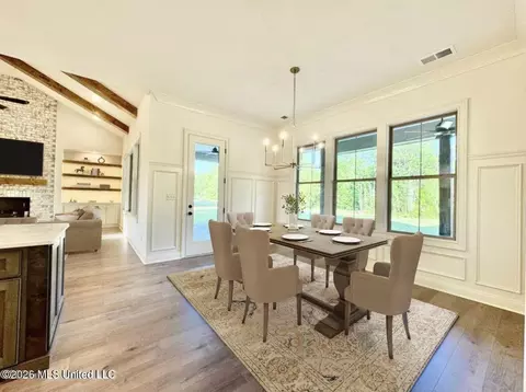 Dining - 324 Oakworth Dr, Hernando, MS 38632 photo 4 of 8
