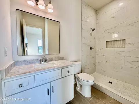 Bath - 324 Oakworth Dr, Hernando, MS 38632 photo 7 of 14