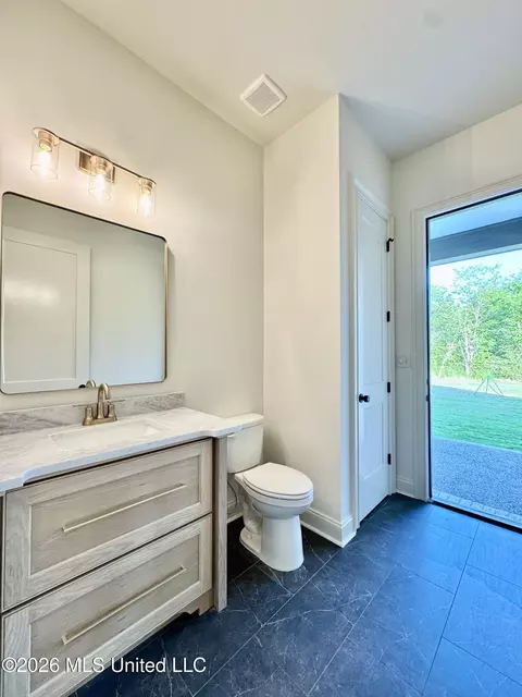 Bath - 324 Oakworth Dr, Hernando, MS 38632 photo 9 of 14