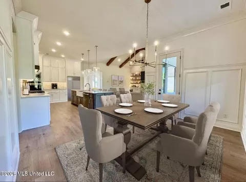 Dining - 324 Oakworth Dr, Hernando, MS 38632 photo 1 of 8