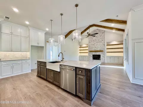 Kitchen - 324 Oakworth Dr, Hernando, MS 38632 photo 1 of 8