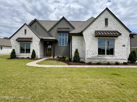 Exterior - 324 Oakworth Dr, Hernando, MS 38632 photo 4 of 15