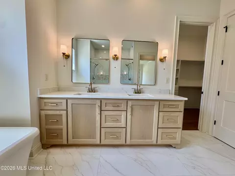 Bath - 324 Oakworth Dr, Hernando, MS 38632 photo 2 of 14