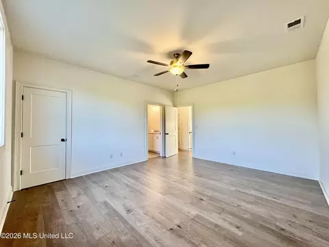 Bedroom - 324 Oakworth Dr, Hernando, MS 38632 photo 2 of 8