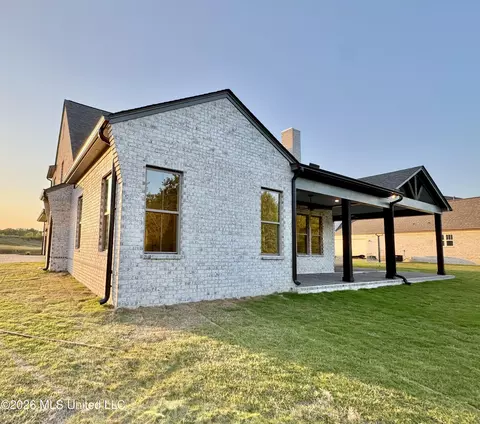 Exterior - 324 Oakworth Dr, Hernando, MS 38632 photo 12 of 15