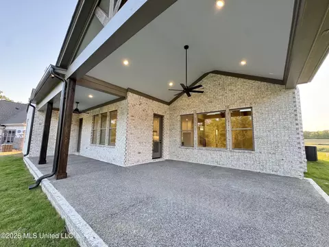 Exterior - 324 Oakworth Dr, Hernando, MS 38632 photo 11 of 15