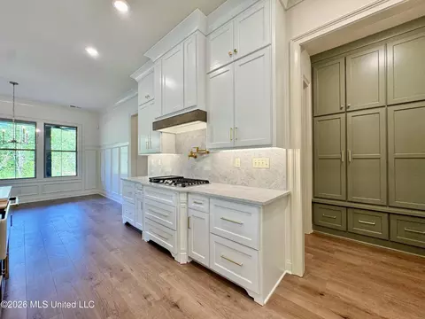 Kitchen - 324 Oakworth Dr, Hernando, MS 38632 photo 7 of 8