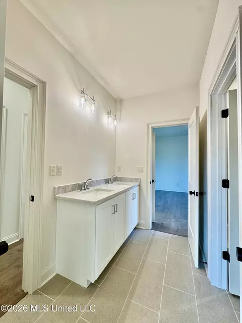 Bath - 324 Oakworth Dr, Hernando, MS 38632 photo 11 of 14