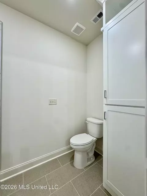 Bath - 324 Oakworth Dr, Hernando, MS 38632 photo 13 of 14
