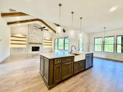 Living - 324 Oakworth Dr, Hernando, MS 38632 photo 6 of 8
