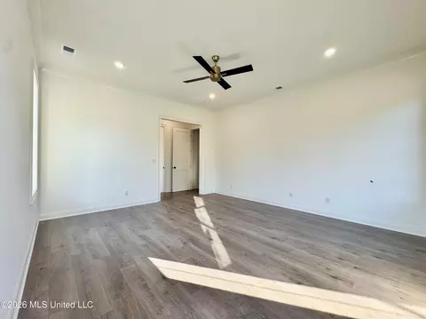 Living - 324 Oakworth Dr, Hernando, MS 38632 photo 8 of 8