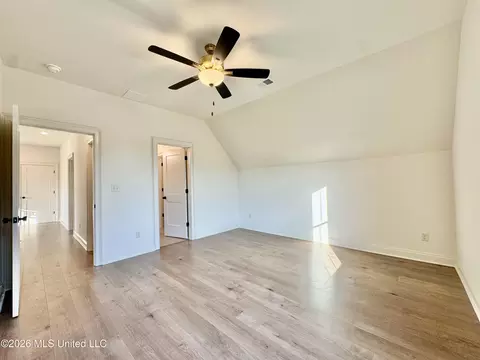 Bedroom - 324 Oakworth Dr, Hernando, MS 38632 photo 4 of 8