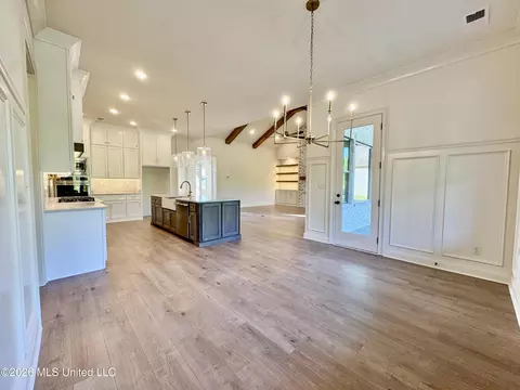 Dining - 324 Oakworth Dr, Hernando, MS 38632 photo 6 of 8