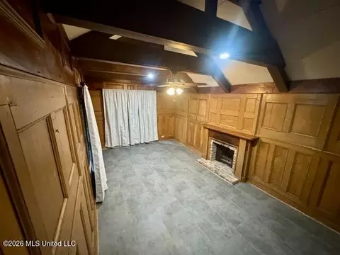 Living - 104 Dana Rd, Natchez, MS 39120 photo 12 of 12