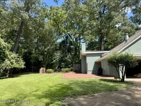 Exterior - 104 Dana Rd, Natchez, MS 39120 photo 6 of 7