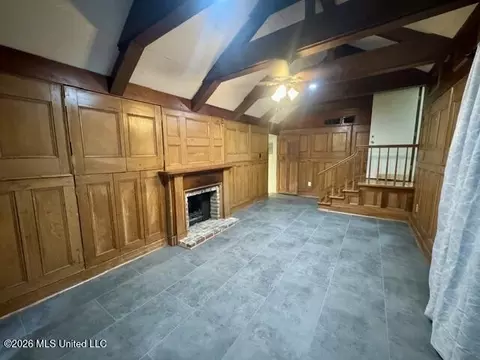Living - 104 Dana Rd, Natchez, MS 39120 photo 11 of 12