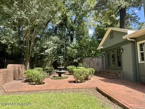 Exterior - 104 Dana Rd, Natchez, MS 39120 photo 5 of 7