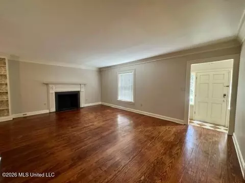 Living - 104 Dana Rd, Natchez, MS 39120 photo 2 of 12