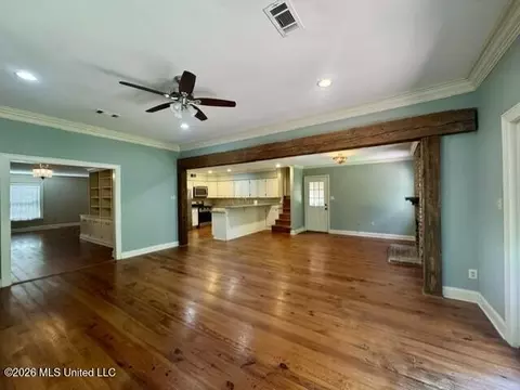 Living - 104 Dana Rd, Natchez, MS 39120 photo 8 of 12