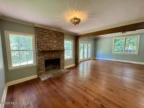 Living - 104 Dana Rd, Natchez, MS 39120 photo 5 of 12