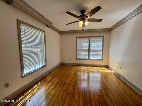 Living - 104 Dana Rd, Natchez, MS 39120 photo 9 of 12