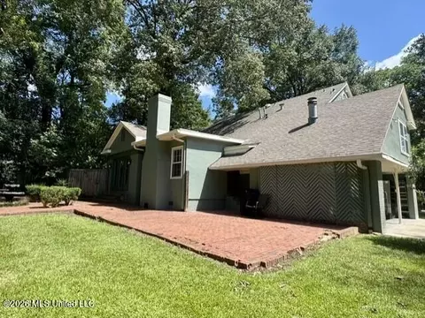 Exterior - 104 Dana Rd, Natchez, MS 39120 photo 4 of 7