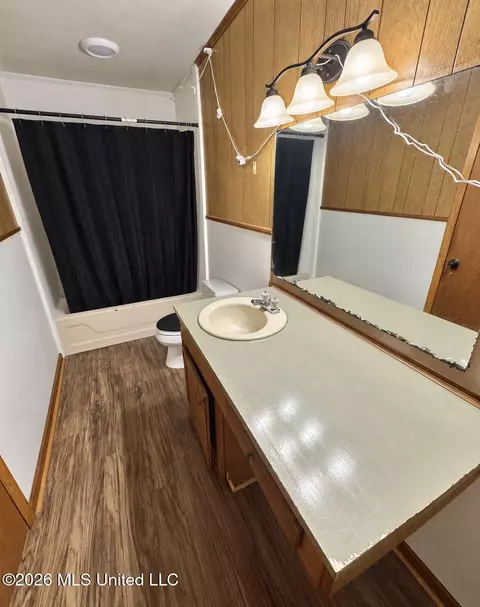 Bath - 314 Barbara Ave, Magee, MS 39111 photo 1 of 2