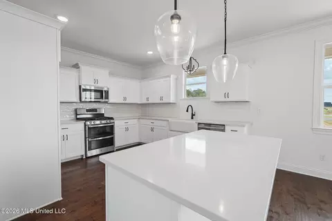 Kitchen - 2255 Livingston Way, Hernando, MS 38632 photo 2 of 3